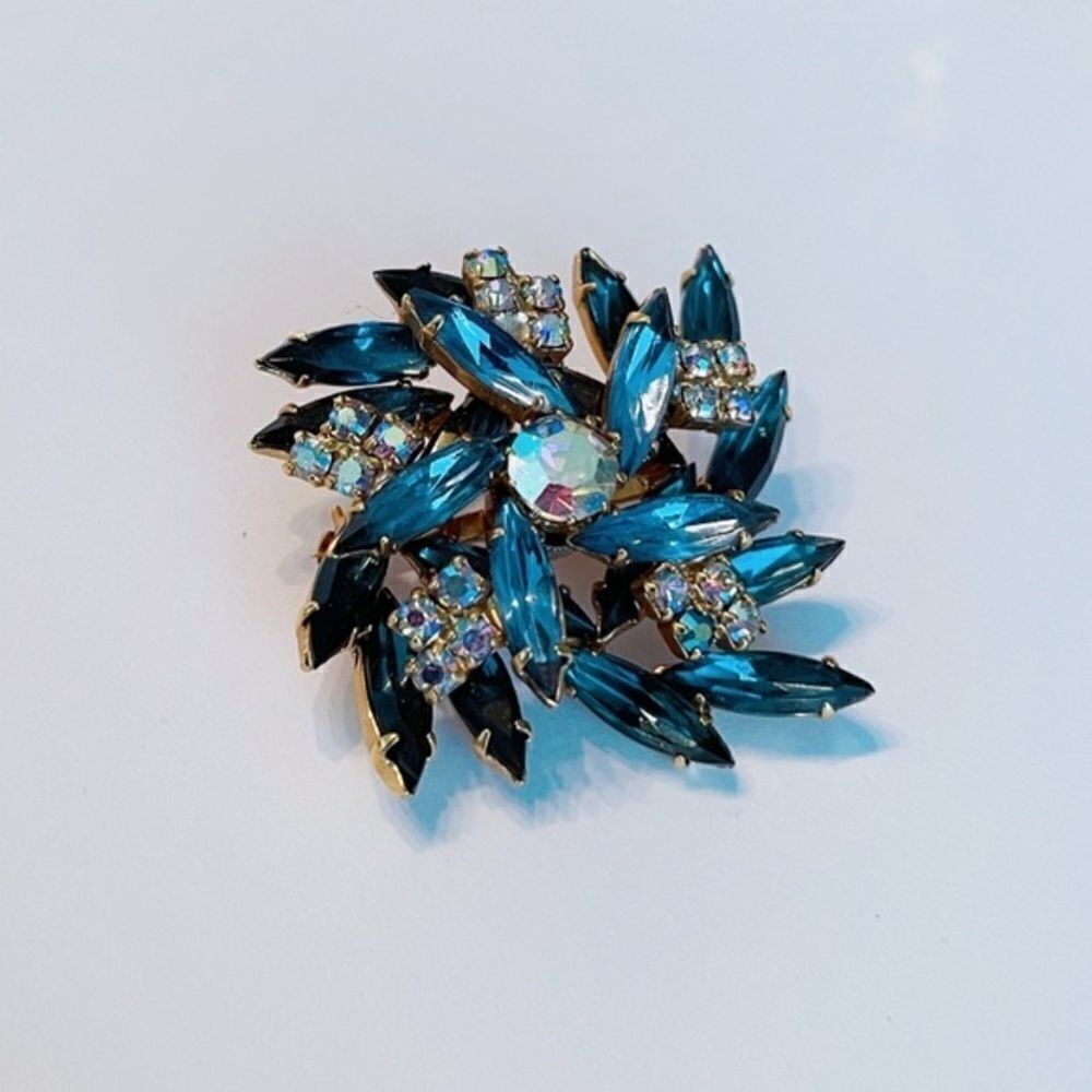 Beautiful Vintage Rhinestone Brooch - Picture 10 of 11